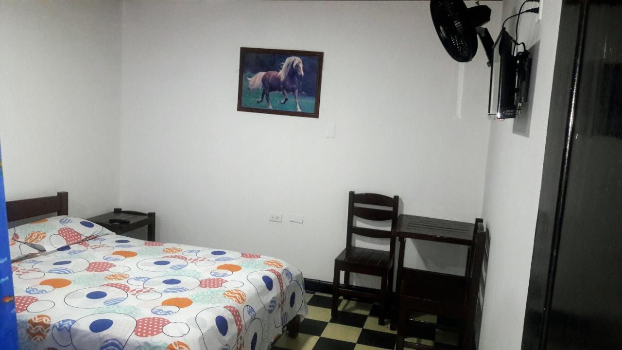 Hospedaje Santa Barbara Buga Exterior foto